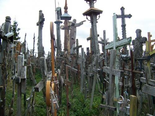Kreuze in Litauen (100_0165.JPG) wird geladen. Eindrucksvolle Fotos aus Lettland erwarten Sie.